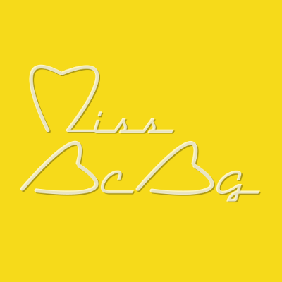 Miss BCBG Dark Yellow Square, par Xavier E. G. Dierick